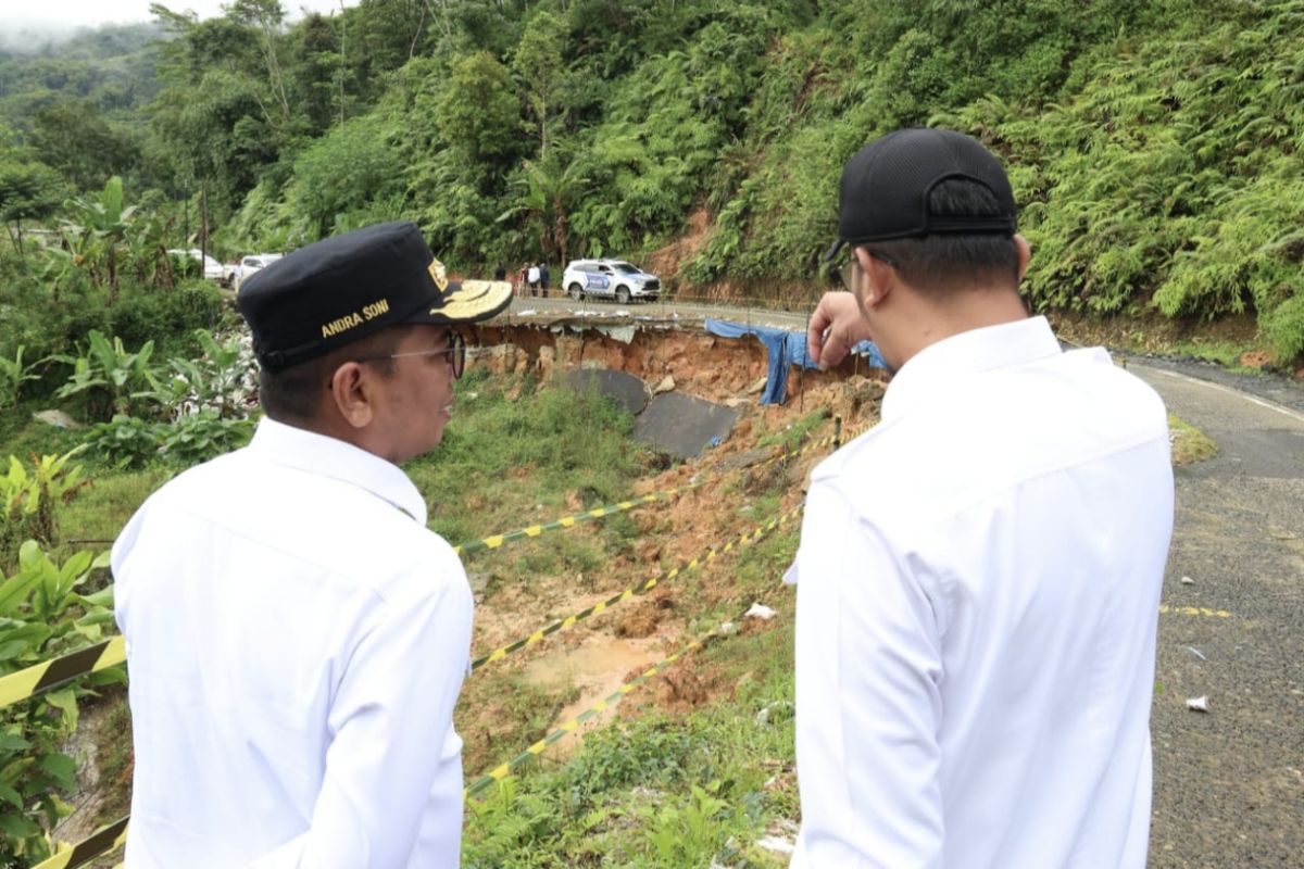 Rehabilitasi Dimulai Juli 2025: Gubernur Banten Tinjau Longsor Dua Titik di Jalan Cipanas–Ciparay, Lebak