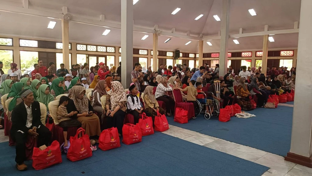 Mensos Tri Rismaharini dalam rangkaian kegiatan bakti sosial di Kabupaten Pandeglang